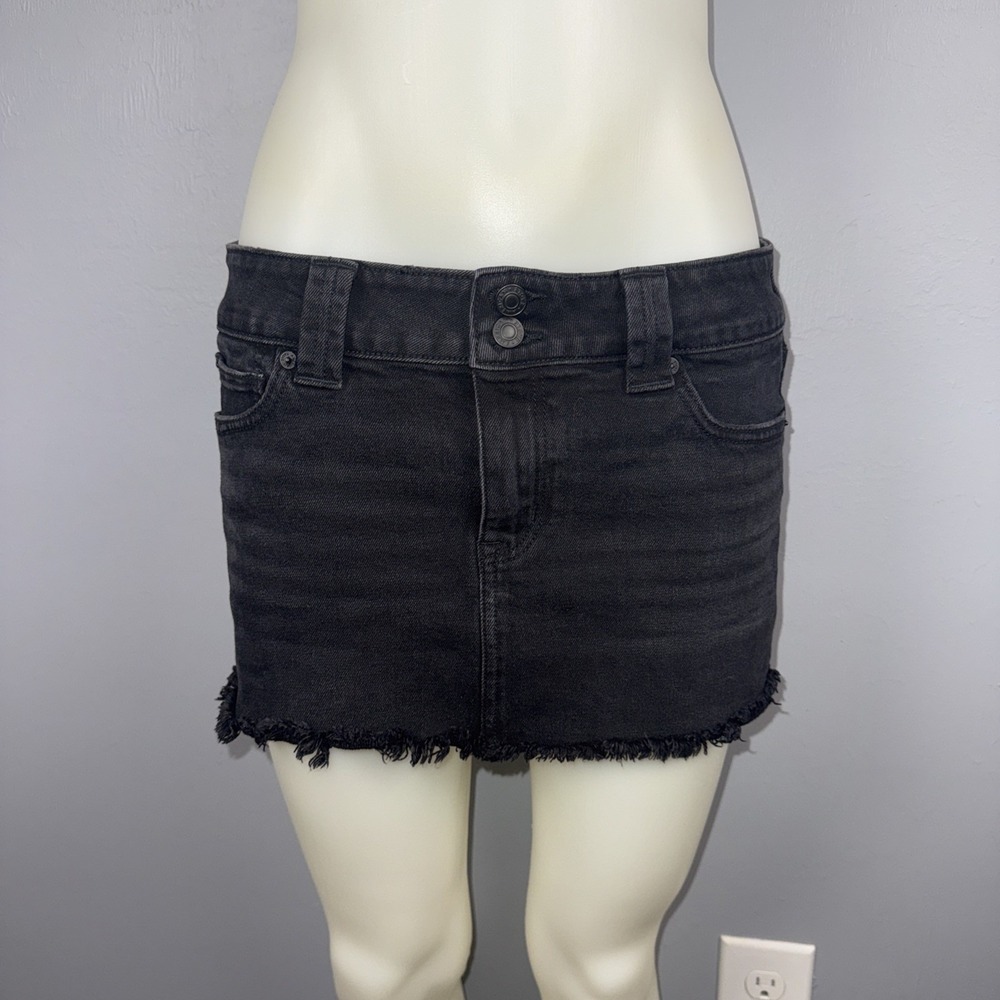 American Eagle Denim Skirt Size 8 Faded Black Mini Distressed Fray Hem